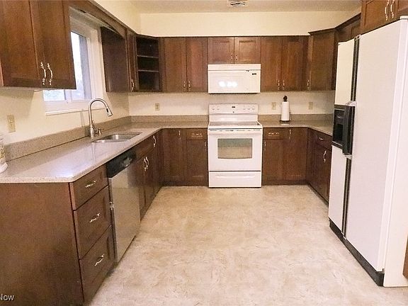 5th image of 208 S Avalon Dr