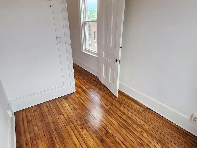 457 Main St #4 — Photo 8