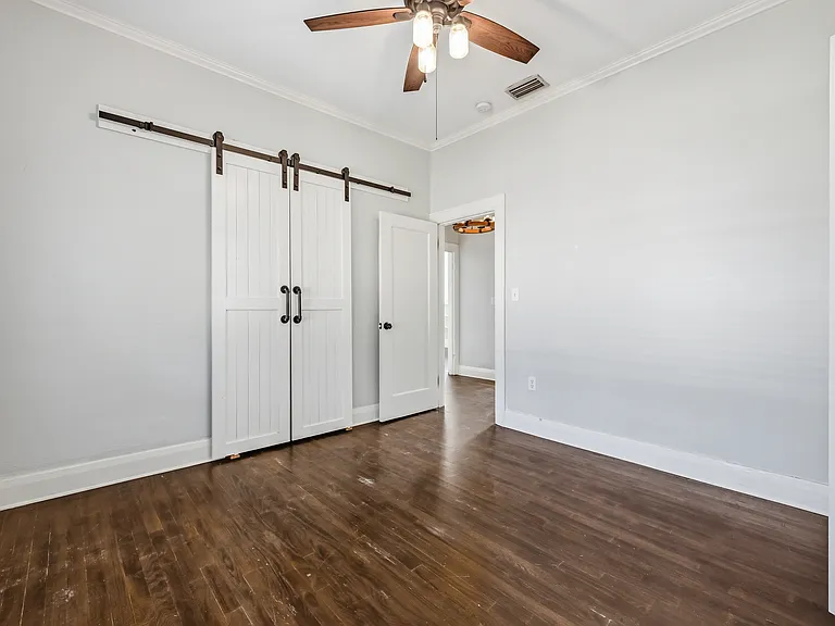 702 W Warren Ave — Photo 13