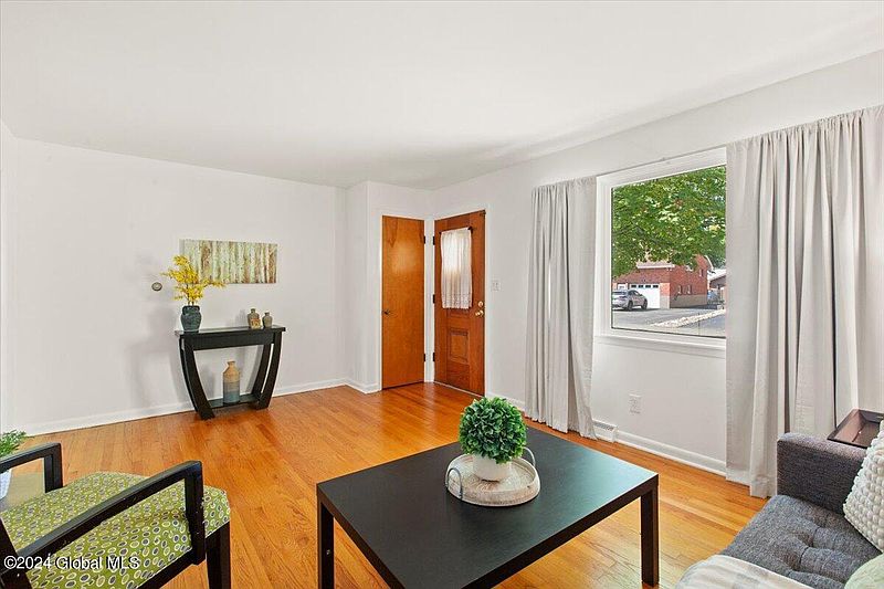 4th image of 43 Glynn Street