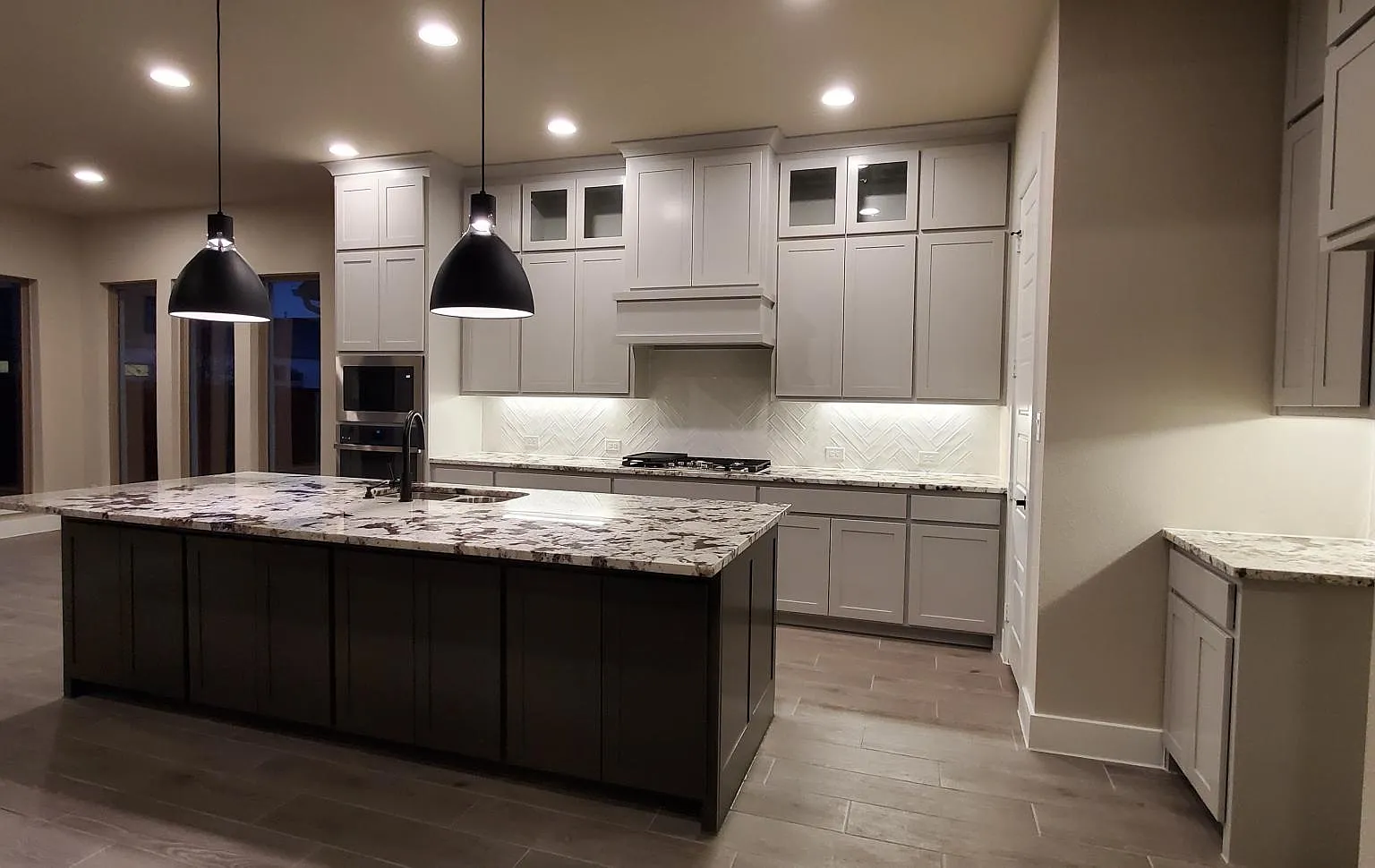 4 bed, 3.5 bath, 3118 sqft, $3,700 — Photo 3