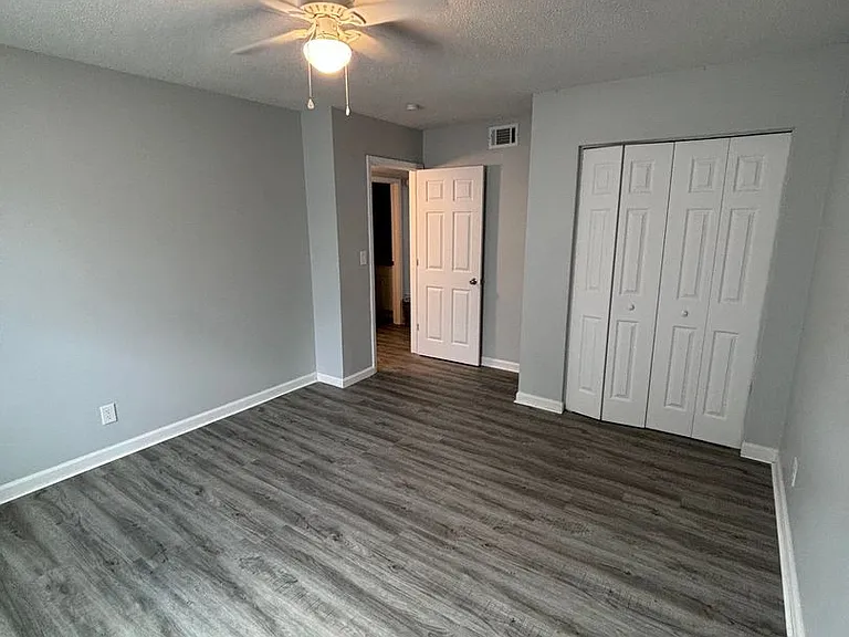 Garden View Apartments — Photo 31