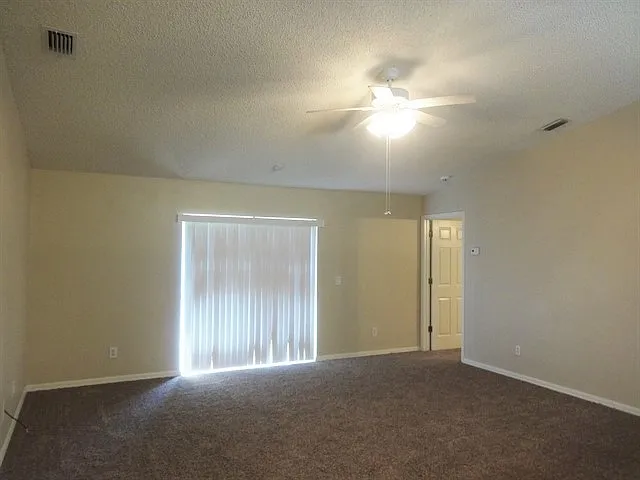 1142 Jaslo St SE — Photo 5