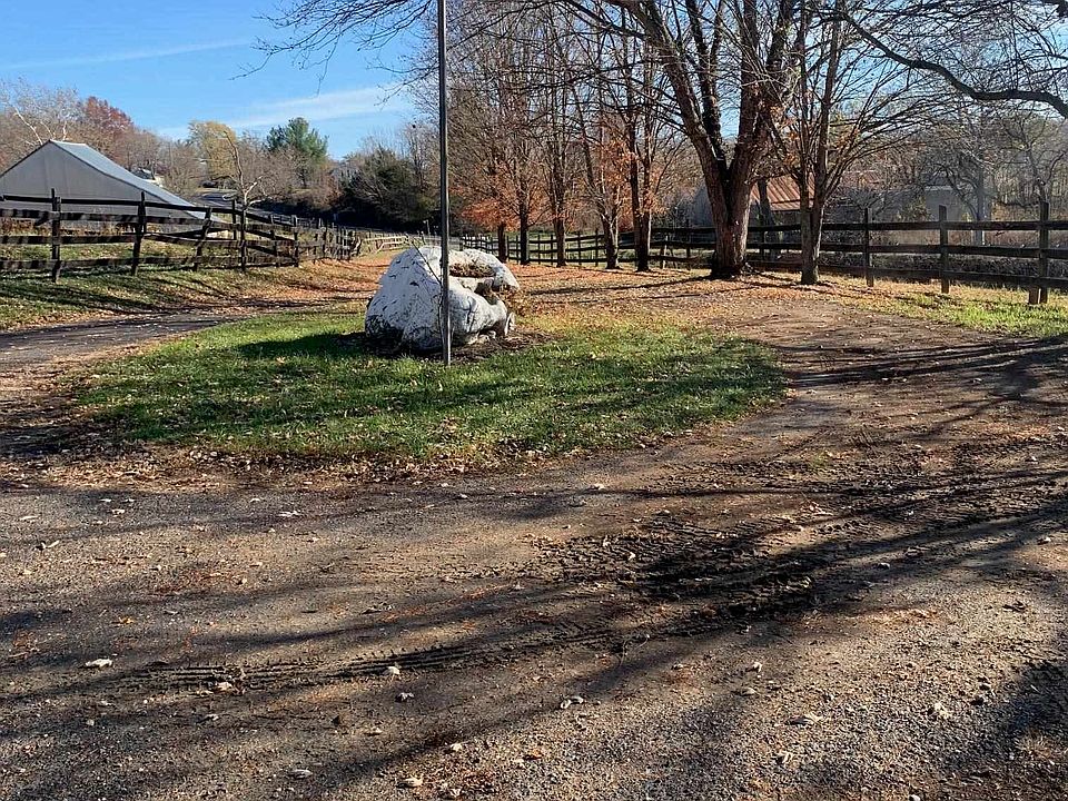 2nd image of 1406 Stuarts Draft Hwy