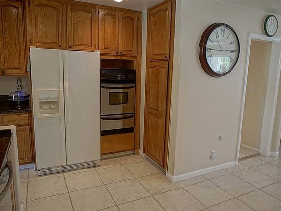 5th image of 21043 Arminta St