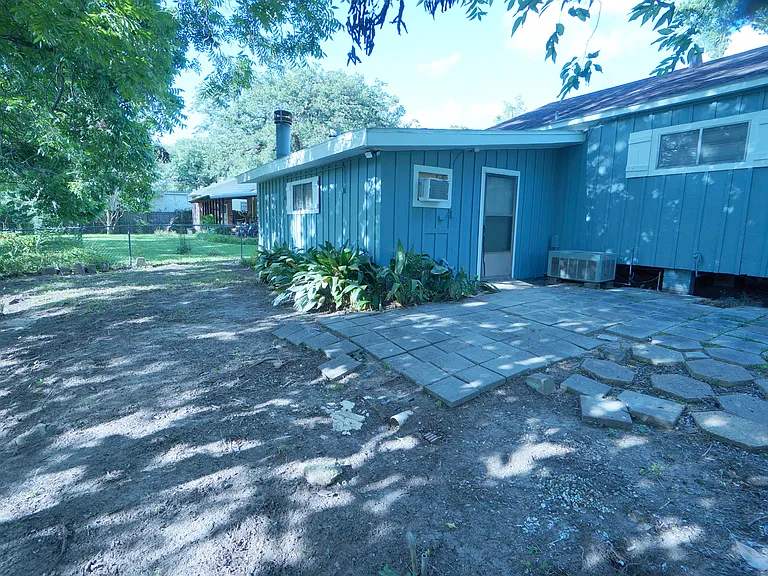 301 Hill Side St — Photo 10