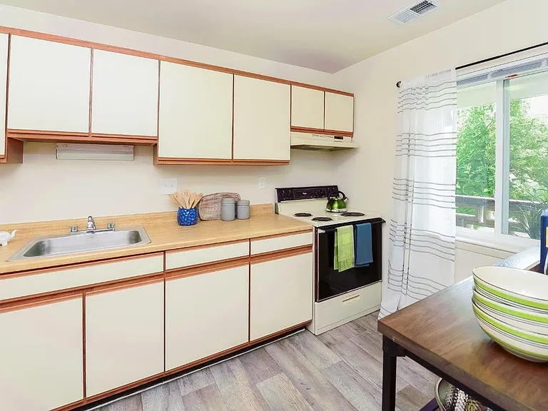 Marchwood Apartment Homes — Photo 26