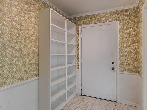 3rd image of 1415 Creekmere Dr