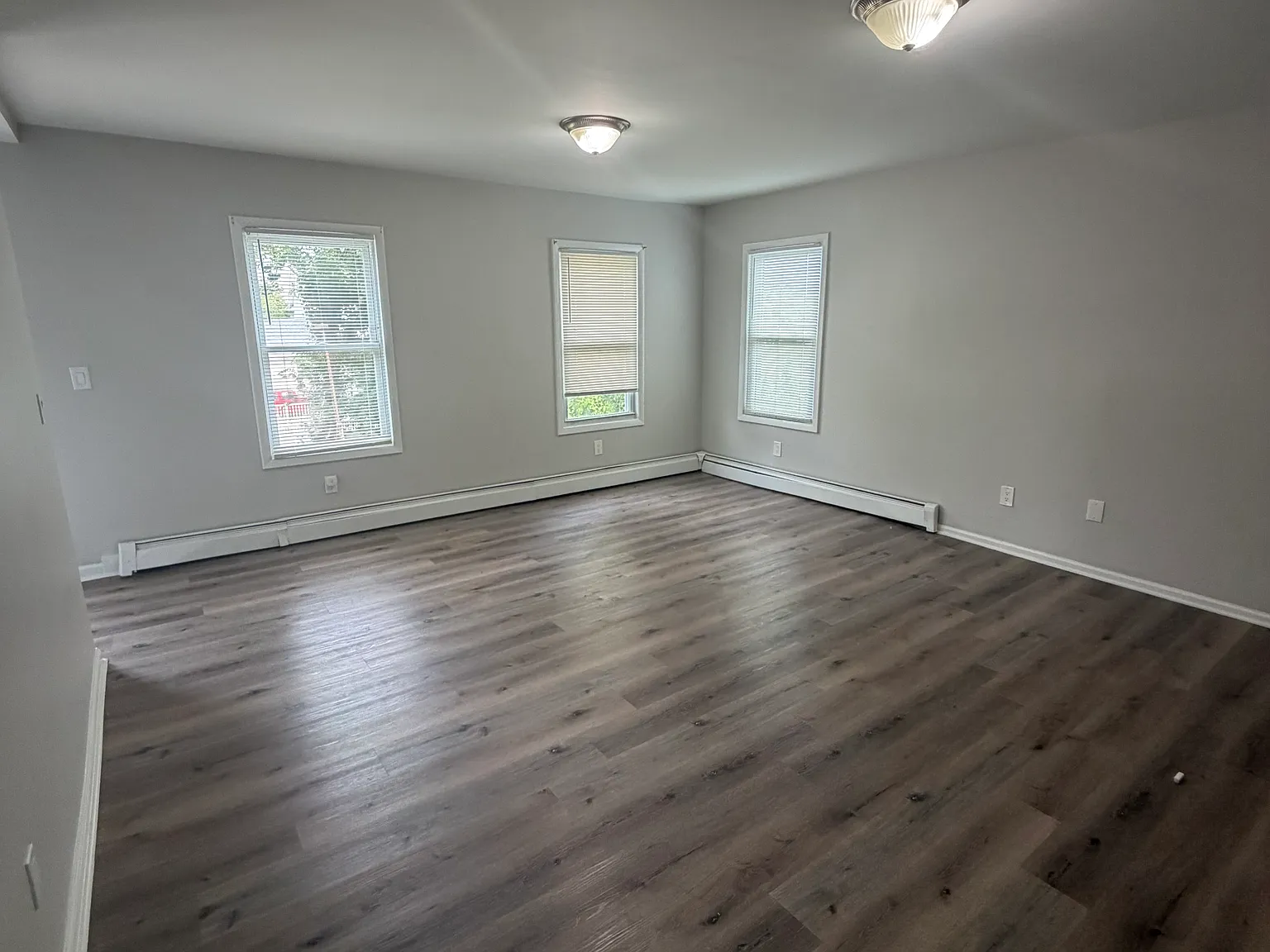 2 bed, 2492 sqft, $2,300 — Photo 2