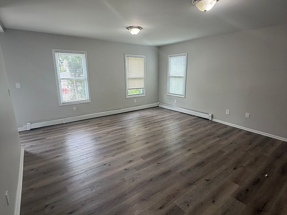 2nd image of 95 Clay St