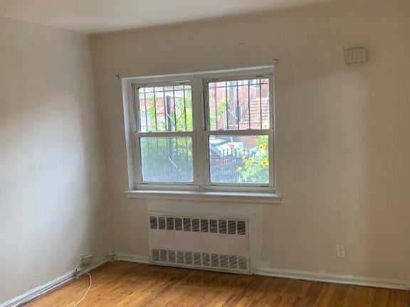 4th image of 1176 E 84th St