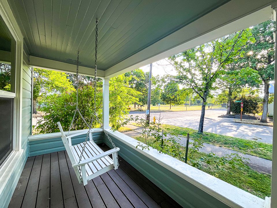 Front porch with views of the park!