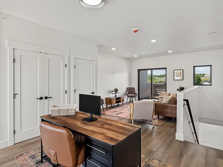 1883 Luna Ln — Photo 14