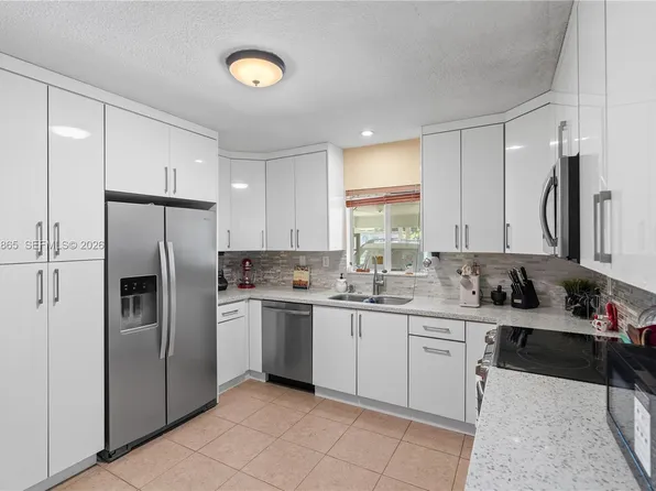 5300 NW 30th Pl, Miami, FL 33142