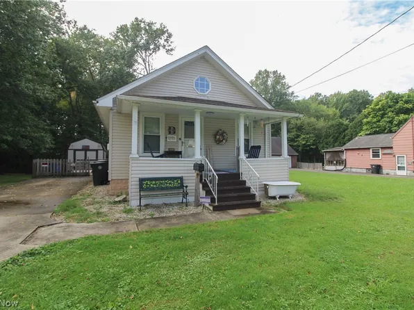 1069 Raymond St NW, Warren, OH 44485