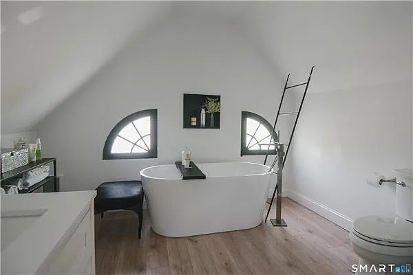 2 bed, 2.5 bath, 1838 sqft, $2,650 — Photo 2