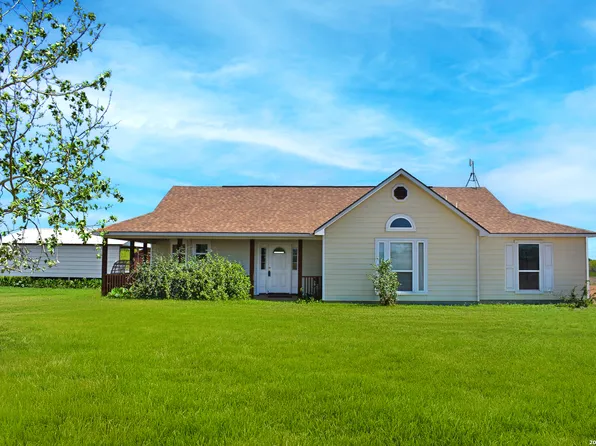 1163 County Road 323, Jourdanton, TX 78026