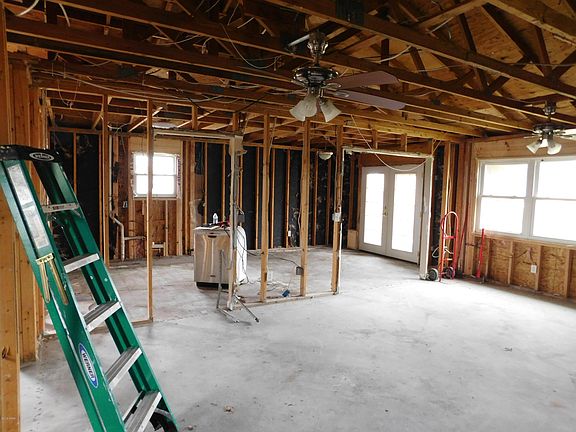 5th image of 718 E Pine Forest Dr