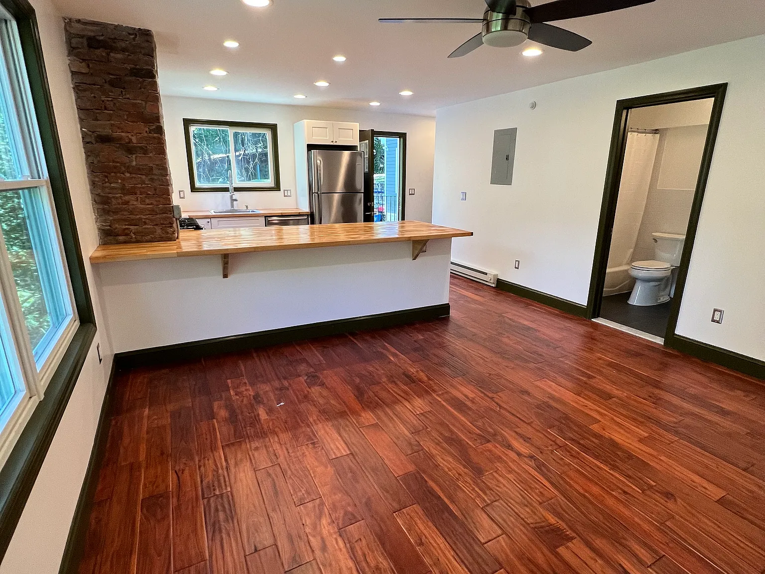 2 bed, 1.5 bath, 800 sqft, $3,050 — Photo 2