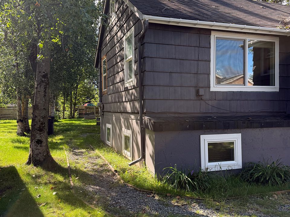 1st image of 818 E 12th Ave