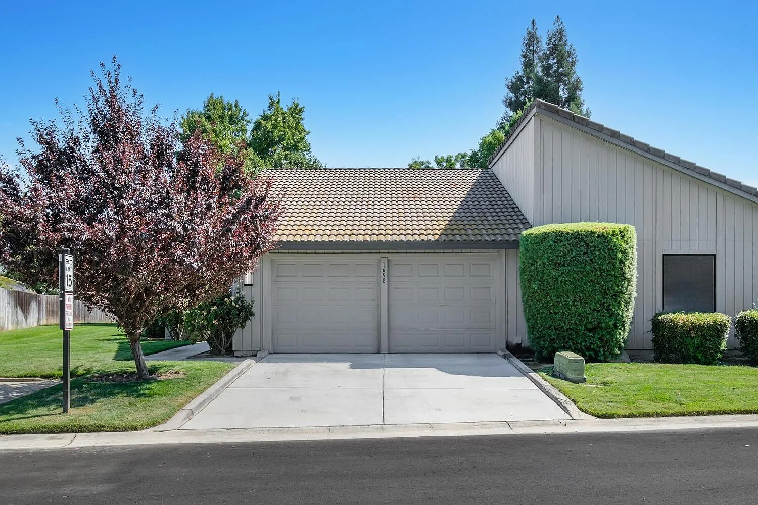 1698 Tollhouse Ln photo 1