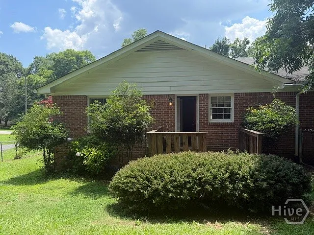70 Caroline Ave — Photo 8