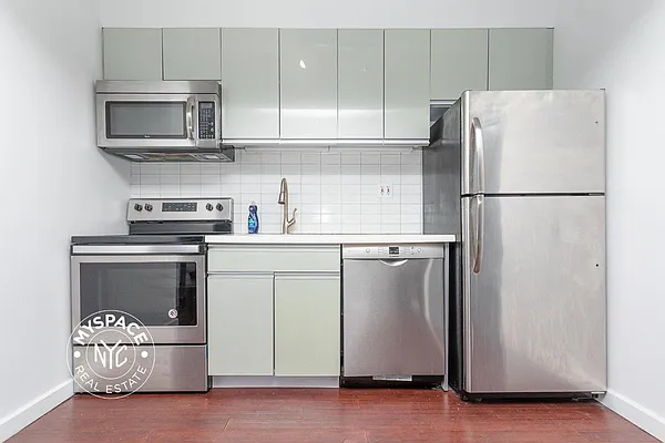 Rented by MySpaceNYC | media 20