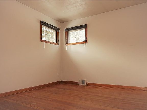 5th image of 132 Laurel Ave
