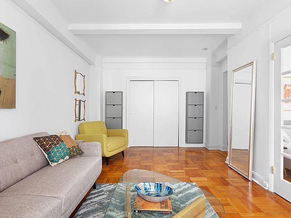 3rd image of 18 W 70th St APT 4E