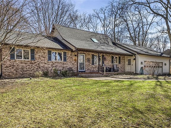 3rd image of 1738 Creek St