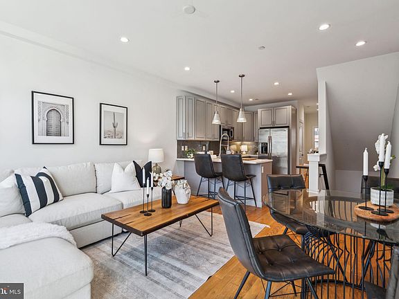 4th image of 979 N Marshall St #1