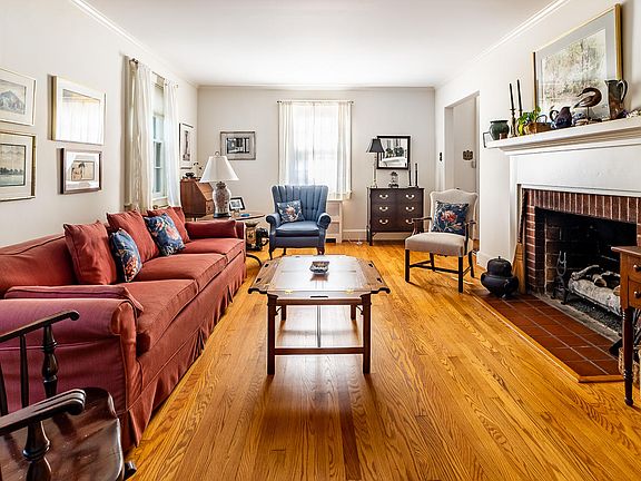 4th image of 613 Stonewall St