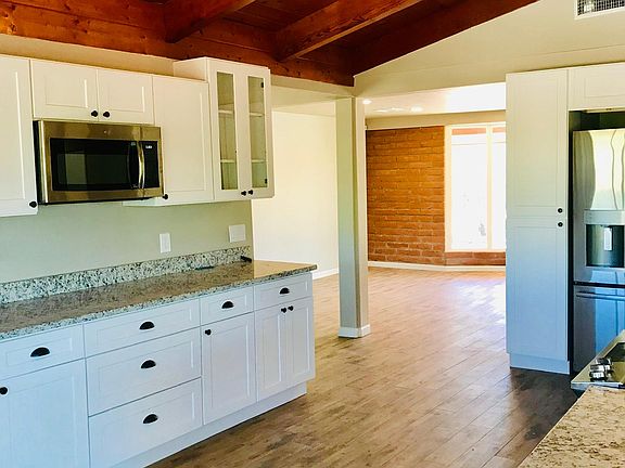 Gorgeous granite countertops with lots of space!