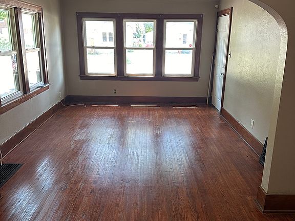 4th image of 203 E Gift Ave