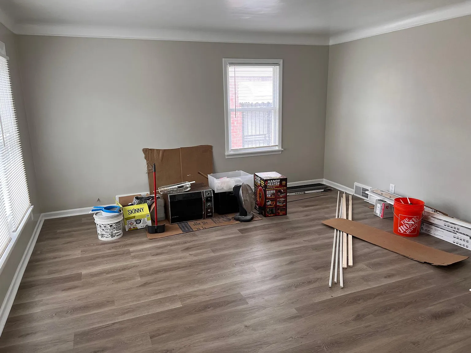 3 bed, 947 sqft, $1,200 — Photo 3