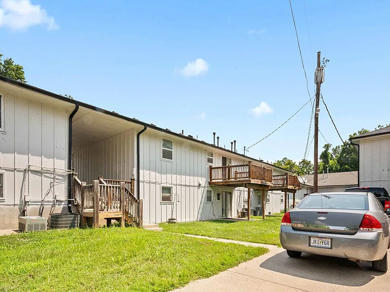 501 Vilas St — Photo 32
