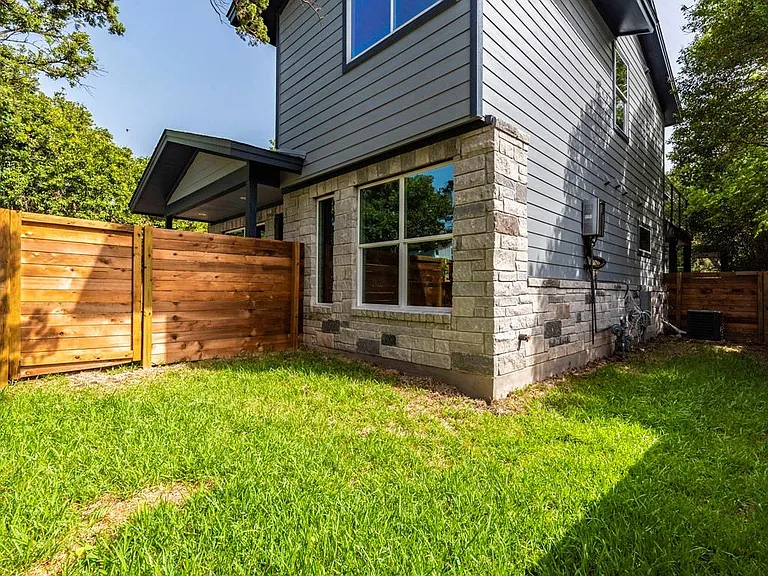 406 Post Road Dr #1 — Photo 25