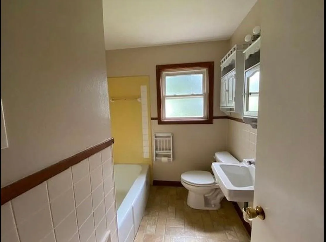 3 bed, 1090 sqft, $1,200 — Photo 4