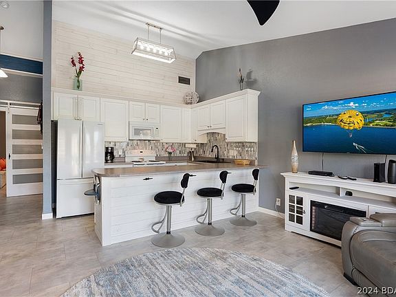 2nd image of 45 Southwood Shores Pl #4D