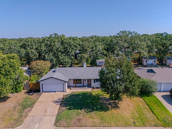 3rd image of 532 Plainview Dr