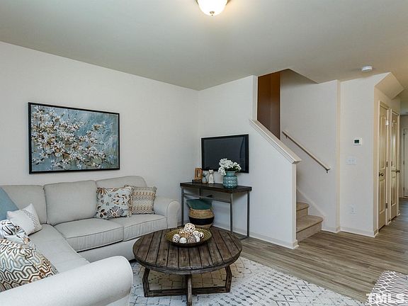 2nd image of 526 Hobkirks Pl