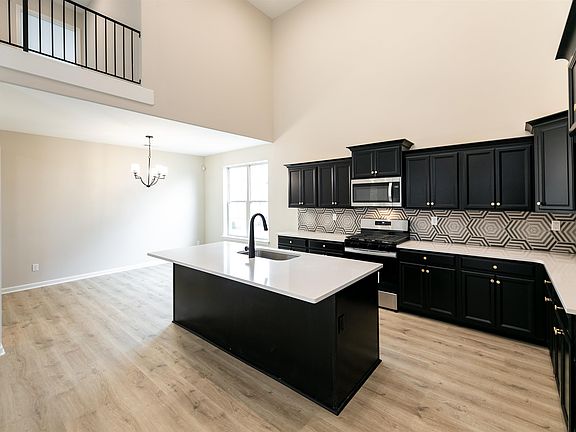 4th image of 260 Saint Andrews Dr