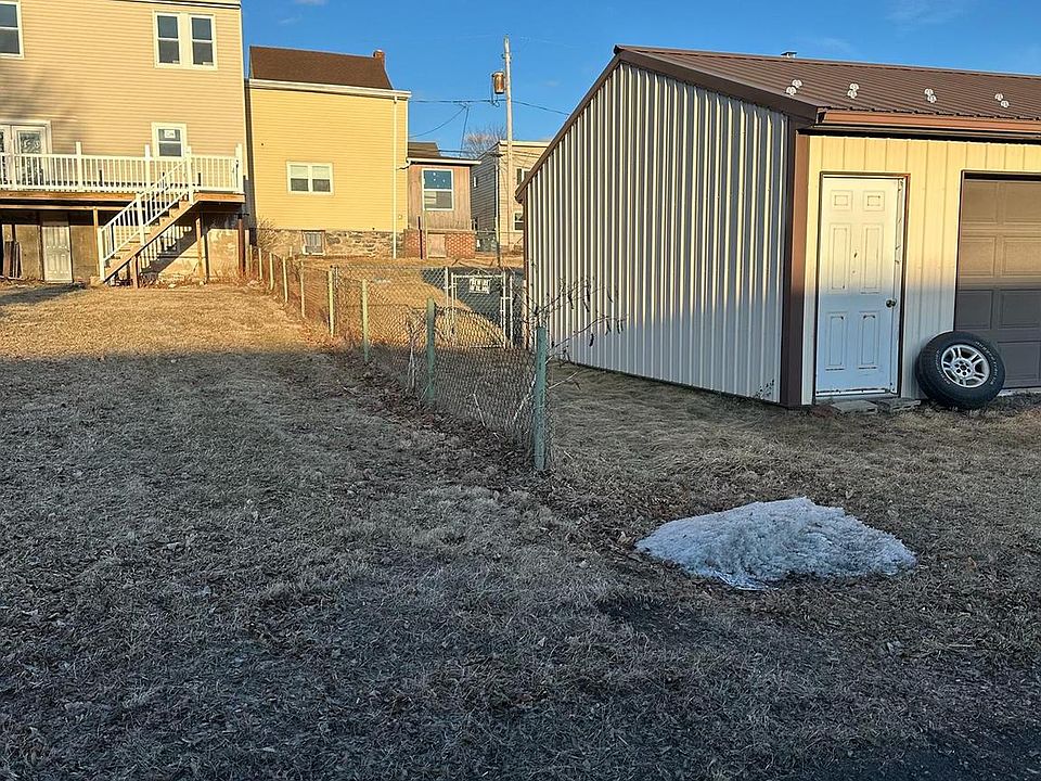2nd image of 46 N Railroad Ave