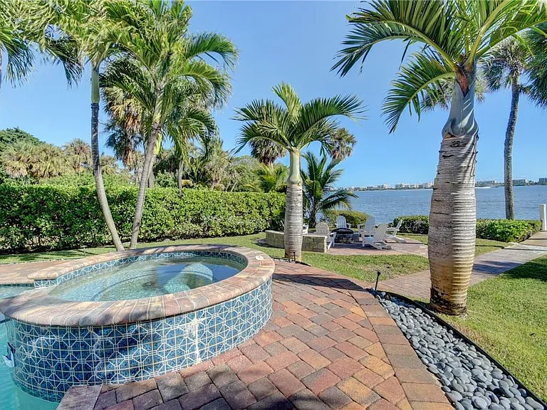 1320 S Lakeside Dr — Photo 46