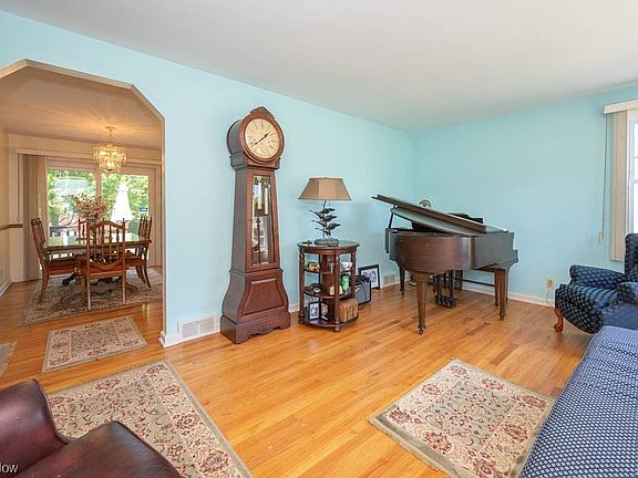 2nd image of 330 Wildwood Dr