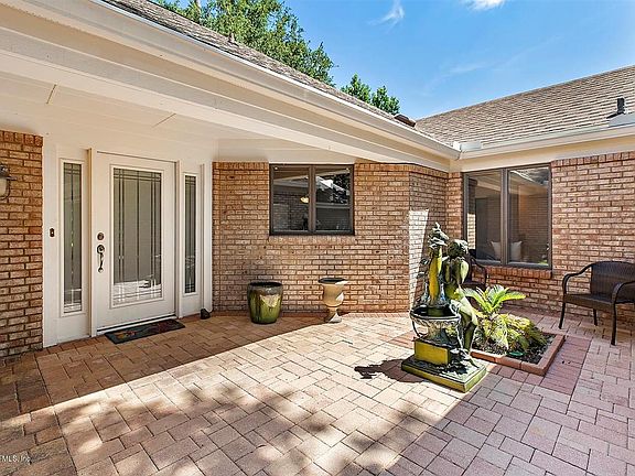 4th image of 2027 Palmetto Point Dr