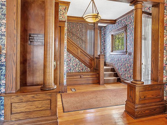 5th image of 207 W Jefferson St