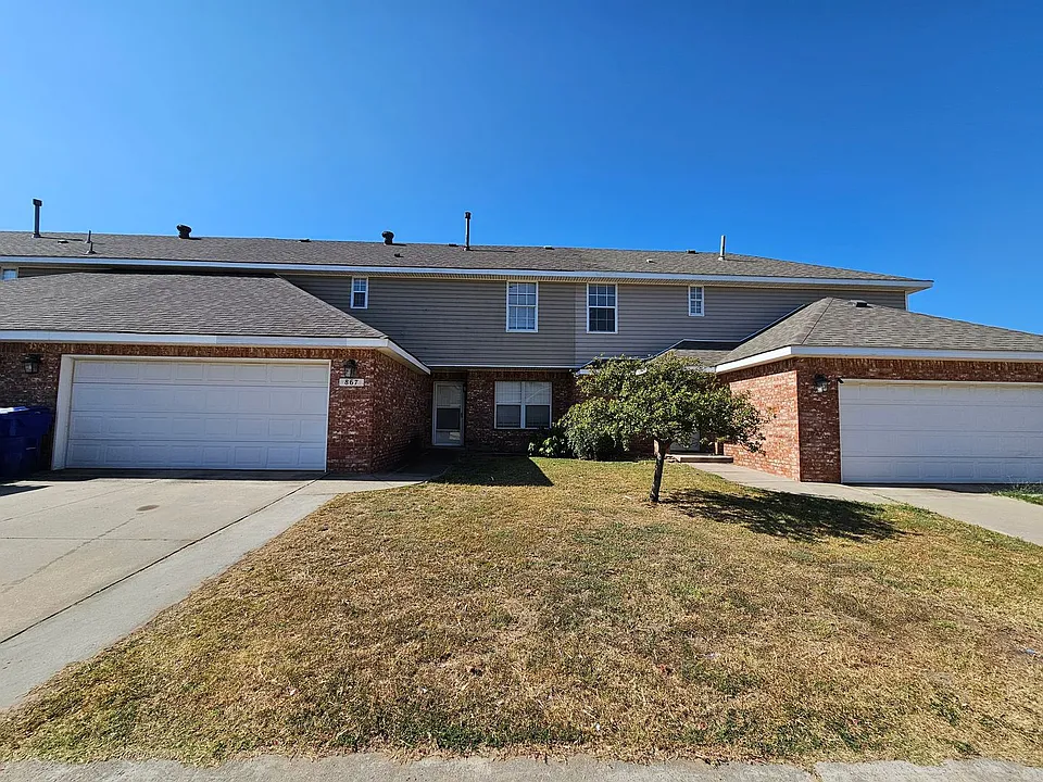 867 Rambling Oaks Dr