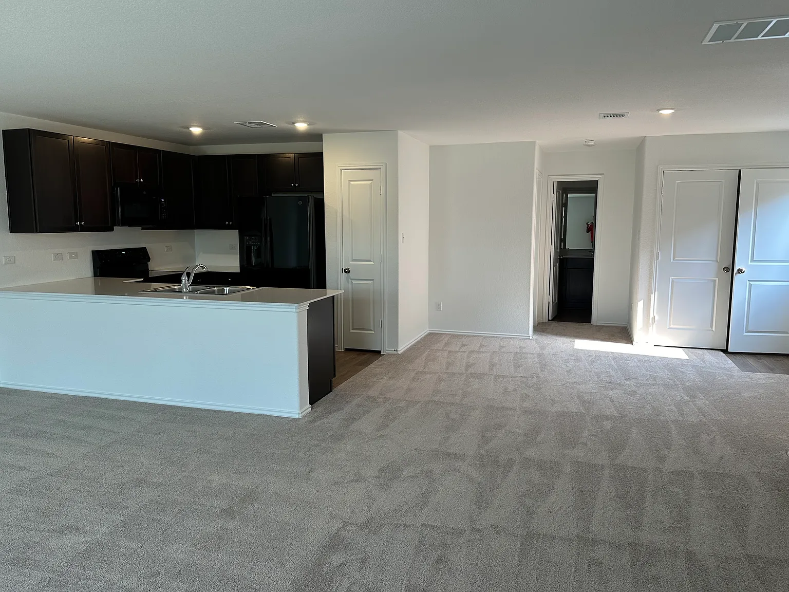 4 bed, 1879 sqft, $1,850 — Photo 2