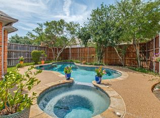 9502 Valley Lake Ln, Irving, TX 75063